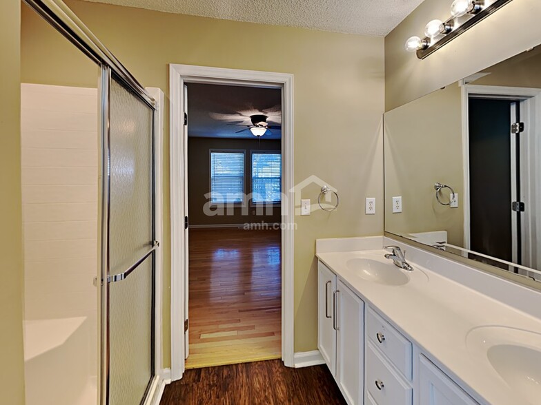 Building Photo - 4001 Mantua Way