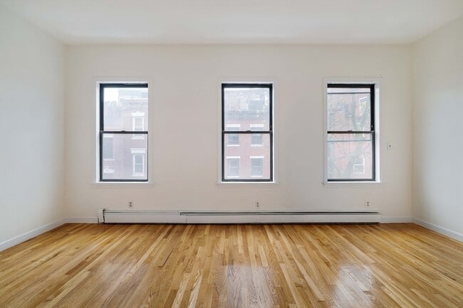 Building Photo - 195 Endicott St