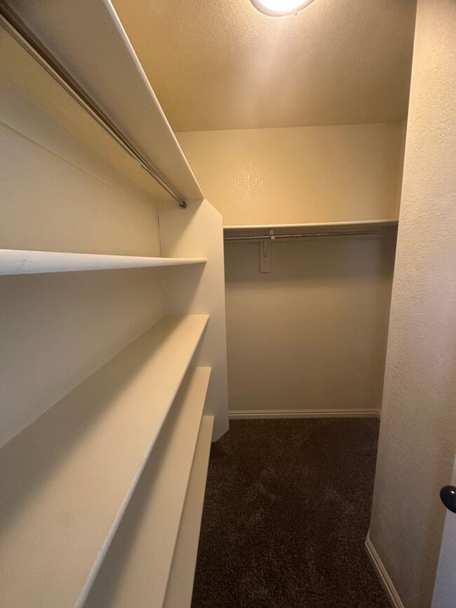Building Photo - Great 3 bedroom, 2 bathroom home in Hurric...