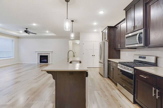 Building Photo - Polished single-level 3 bed, 2 bath home in NE Salem!