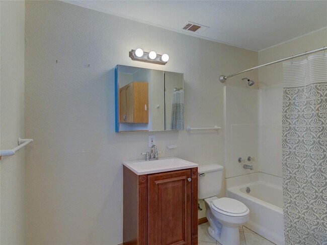Building Photo - 1600 San Juan Dr