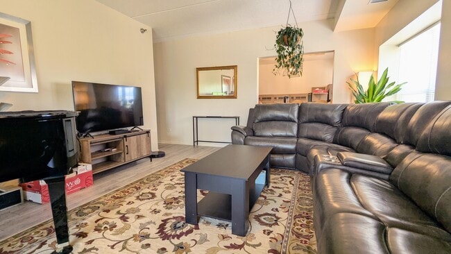Building Photo - 390 W Mahogany Ct