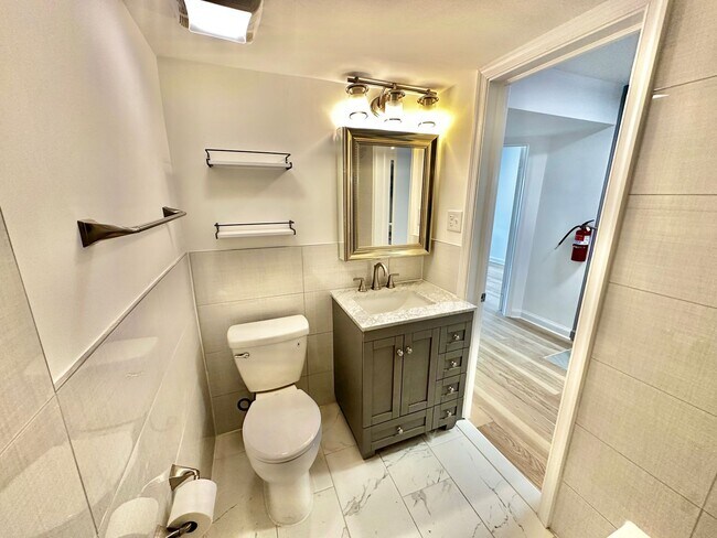 Building Photo - Captivating Capitol Hill Barracks Row Renovated 2 Bedroom Apt w/ Parking & Patio