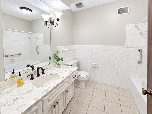 Building Photo - 2148 Riverdale Rd