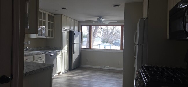 Building Photo - 217 S Cross St