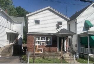 Building Photo - Large 2 Bed/1 Bath Single Family Home - $1...