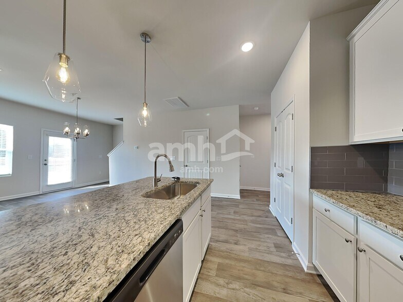 Building Photo - 3160 Emberly Dr