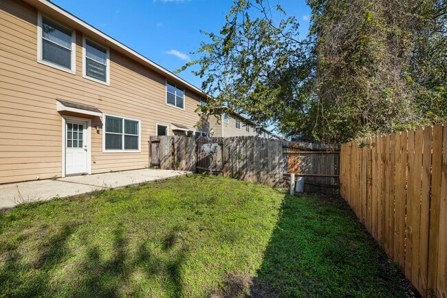 Building Photo - 2911 Hackamore Hollow Ln