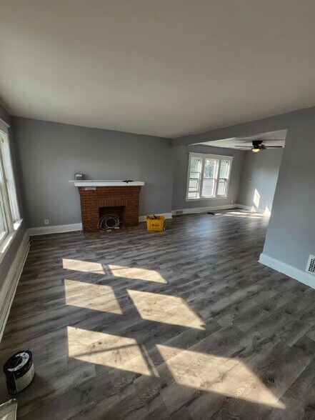 Building Photo - 137 Laird Ave