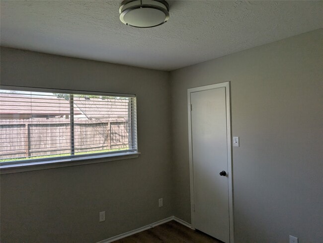 Building Photo - 11019 Clear Fork Dr