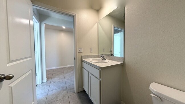 Building Photo - 822 18th Ave SE