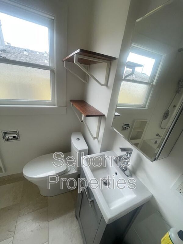 Building Photo - 1424 E 20th St