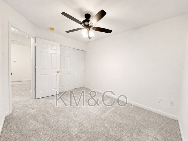 Building Photo - 213 Countryshire Dr