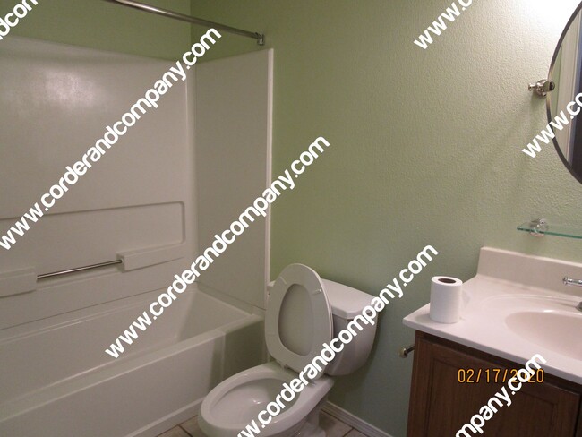 Building Photo - Beautiful 2 Bedroom, 2 Bathroom, 2 Car Gar...