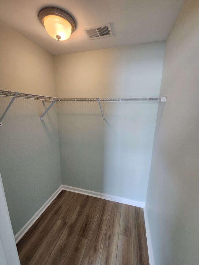 Building Photo - 3639 White Wing Cir