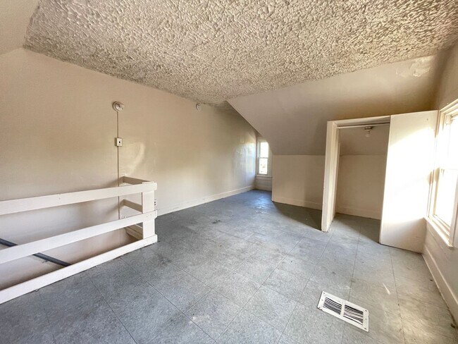 Building Photo - 58 Division St