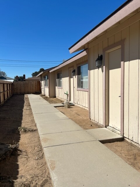 Building Photo - 709 W Atkins Ave