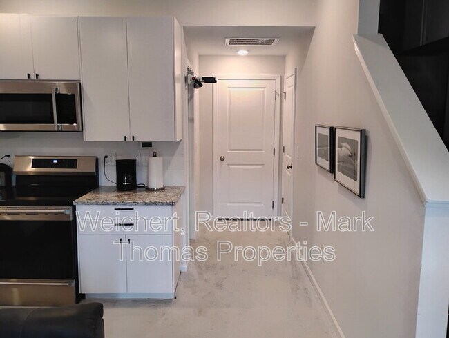 Building Photo - 1035 Manorhaven Dr