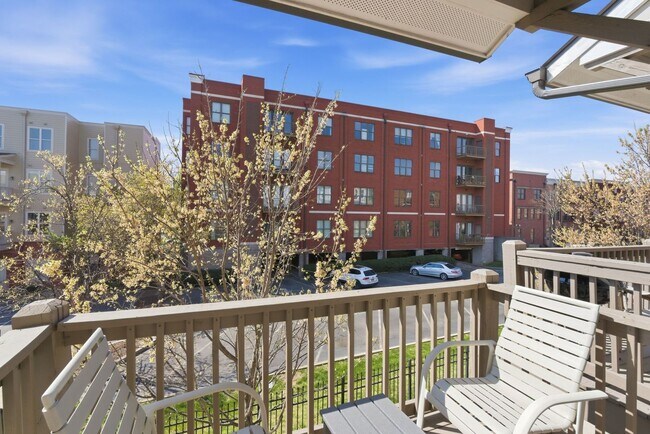 Building Photo - Wedgewood Houston Townhome