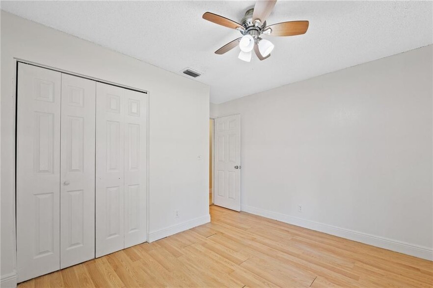Building Photo - 4950 NW 83rd Ave