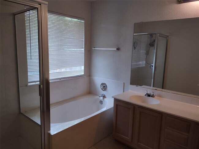 Building Photo - 8608 Devine Ln