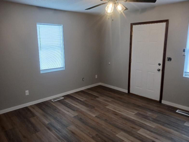 Building Photo - 811 Bruns Ln