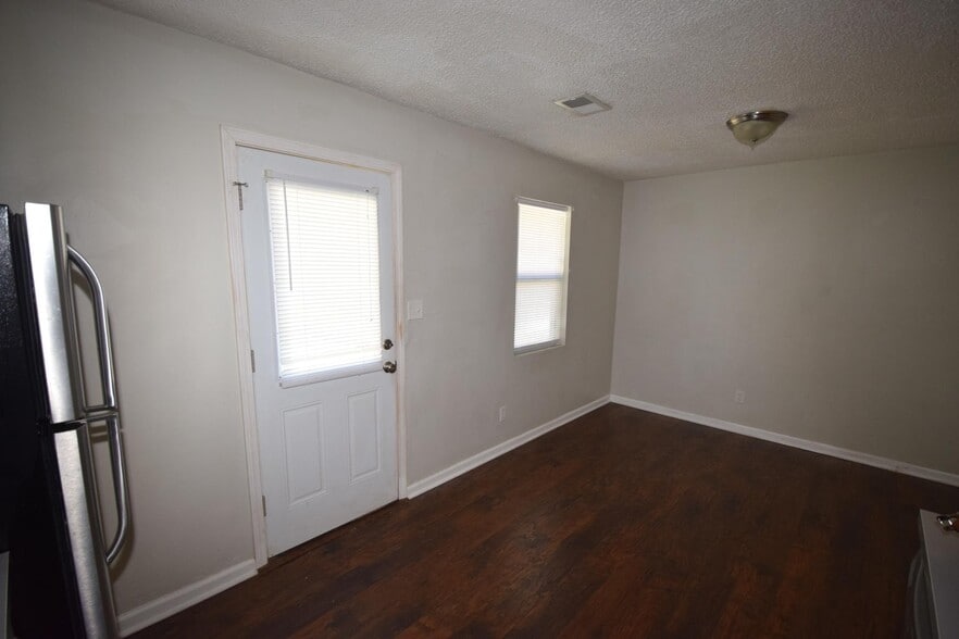 eat in kitchen/dining - 308 Atlanta Ave SE