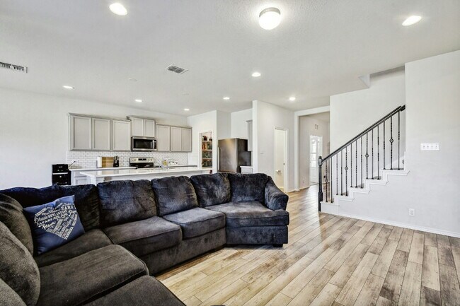 Building Photo - Spacious 4-Bedroom Rental in Trails at Culebra with Community Amenities