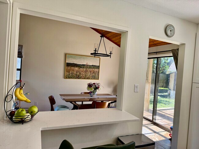 Building Photo - 350 Sailfish Dr