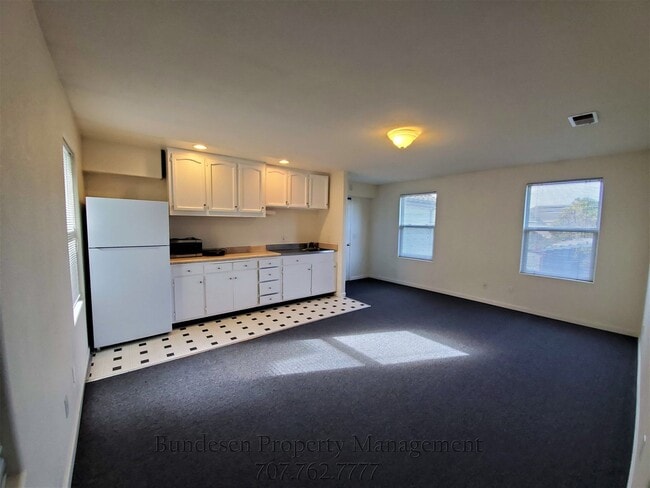 Building Photo - 163 Wilson St