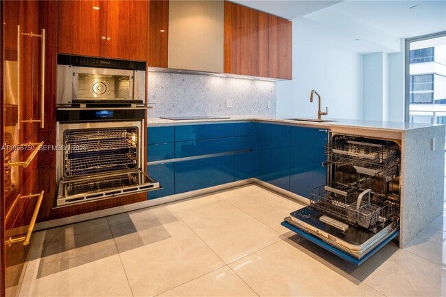 Building Photo - 2678 Tigertail Ave