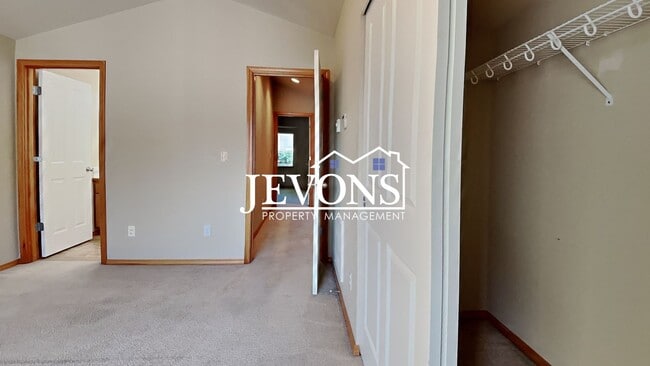 Building Photo - Charming two-story condo with two master s...