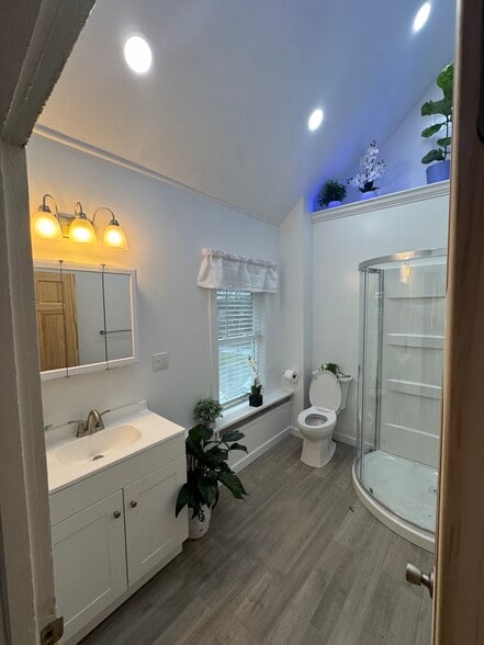 Building Photo - 536 Arsenal St