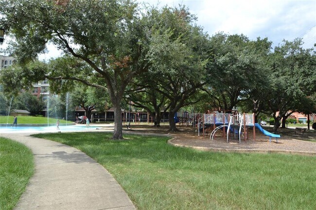 Building Photo - 1631 Castle Ct