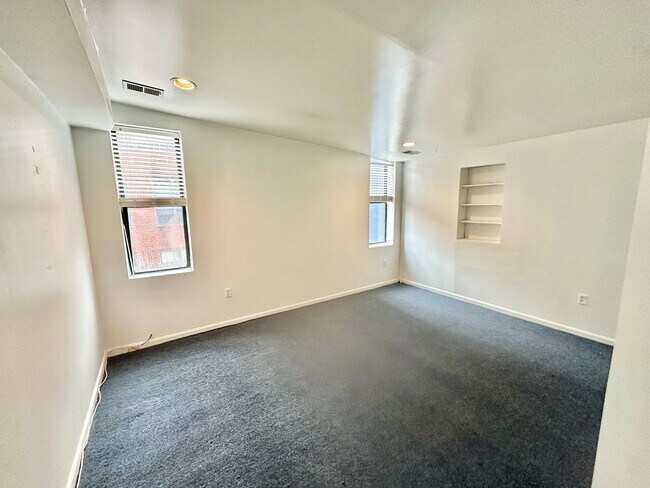 Building Photo - 2052 -Loukas