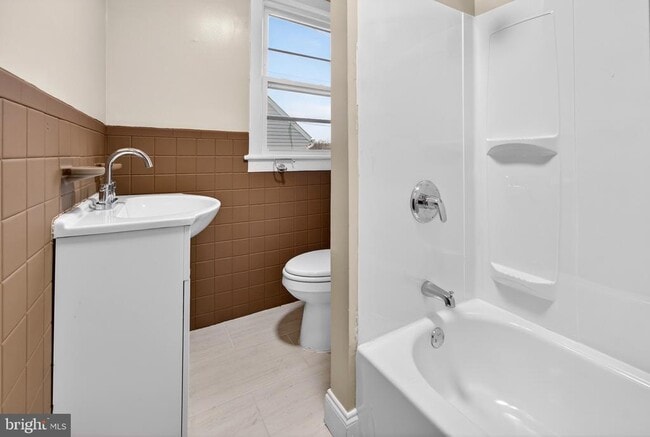 Building Photo - 541 Engard Ave