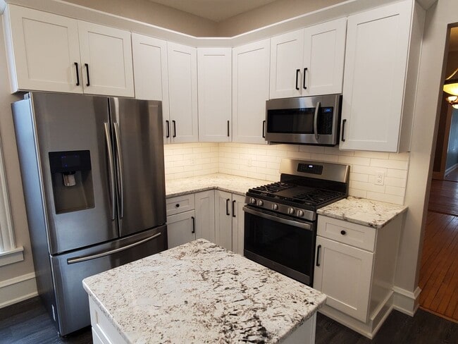 Building Photo - Historic eastside townhome