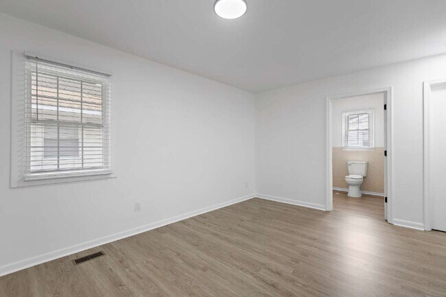 Building Photo - Fully Renovated