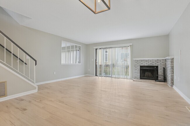 Building Photo - 335 Monticello Dr