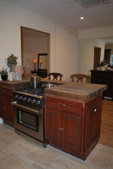 Building Photo - 20141 Orchid St