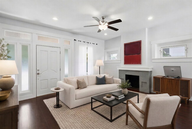 Building Photo - Updated 3 Bedroom Home with Modern Finishes Near Everything Downtown!