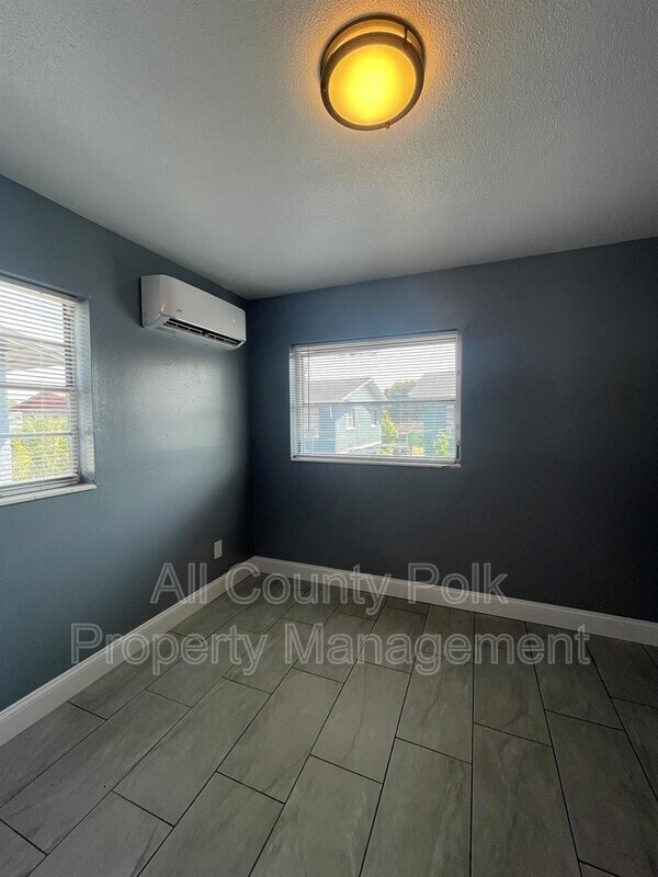 Building Photo - 232 Ave Q NW