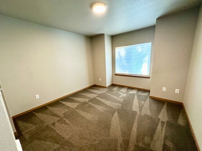 Building Photo - 2102 Yellowstone St