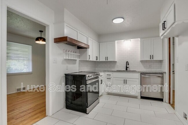 Building Photo - 3516 Mt Pleasant Dr