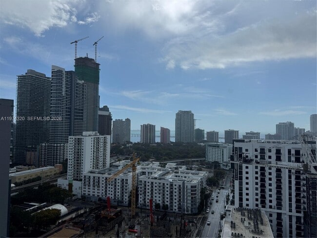 Building Photo - 1010 SW 2nd Ave