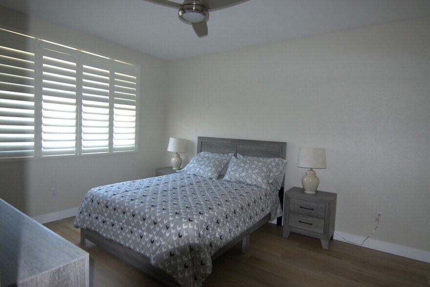 FIRST BEDROOM WITH WALKING CLOSET - 16013 S Desert Foothills Pky