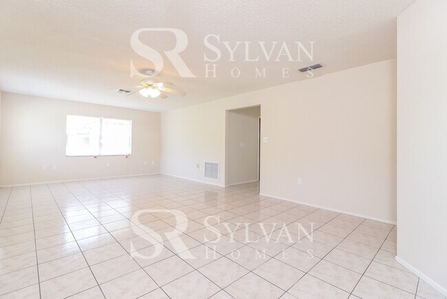 Building Photo - Enjoy one-level living at its best