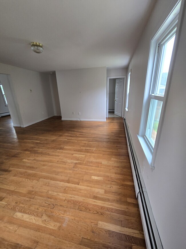 Building Photo - 257 Litchfield St