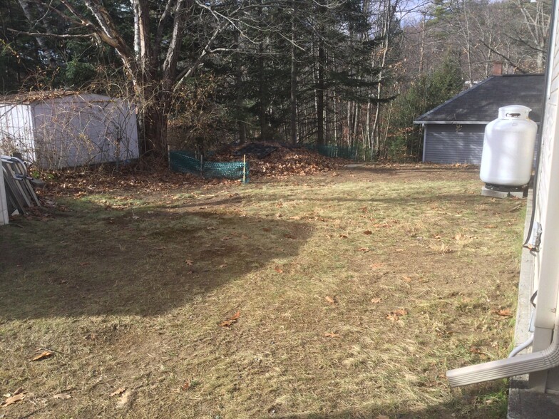 Side Yard left - 45 Abbott St