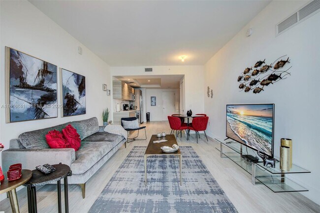 Building Photo - 121 NE 34th St